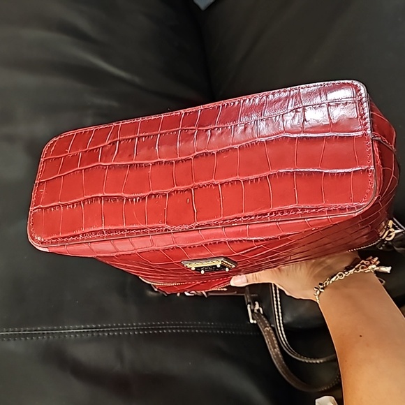 Dooney and Bourke Croc Embossed Leather Shoulder Crossbody Handbag Red Wine EUC - Picture 14 of 16